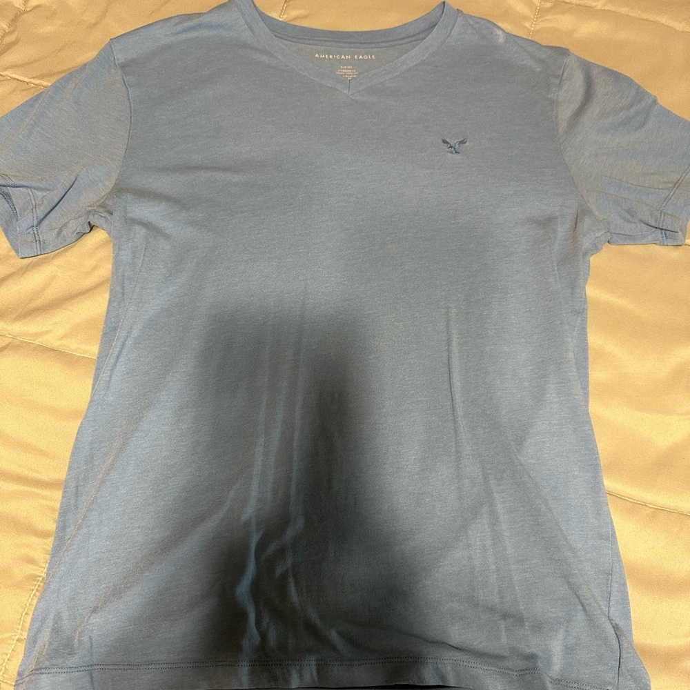 Men’s American Eagle V-Neck Tee, Size Small